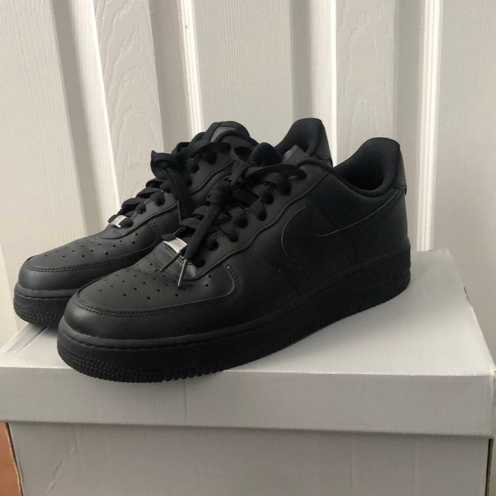 Used Nike black Air Force 1’s